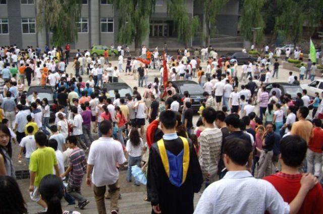 高考：最坑爹的6个大学专业，明知不好找工作，报的人还多！缩略图